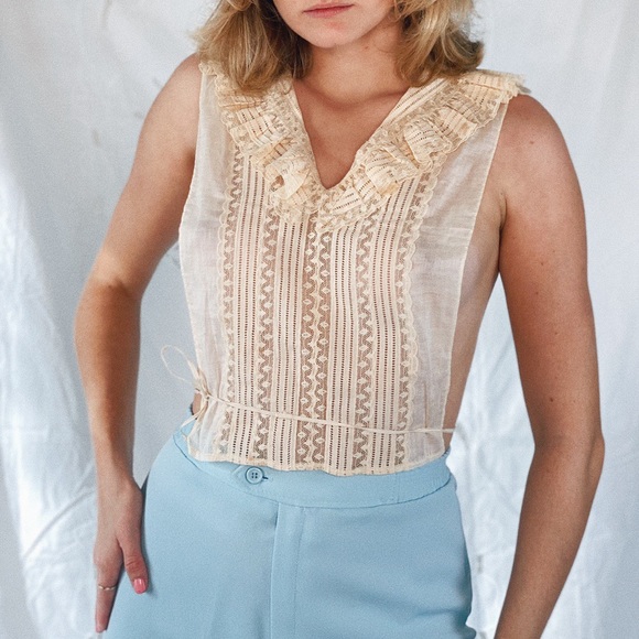 Antique 1920s cream lace corset cover. - Picture 4 of 4